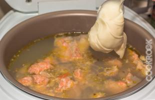 Сливочный суп с лососем в мультиварке