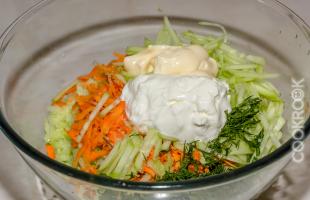 салат из зеленой редьки с огурцом и морковью