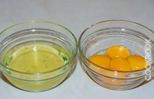 отделение яичных желтков от белков