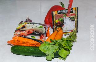 продукты для салата из фунчозы с овощами