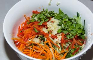 ингредиенты салата из фунчозы с овощами