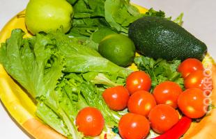 овощи для салата со шпинатом