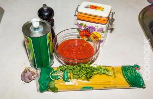 продукты для приготовления спагетти с помидорами