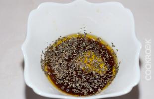 запрвка для салата с оливковым маслом, соевым соусом, прованскими травами