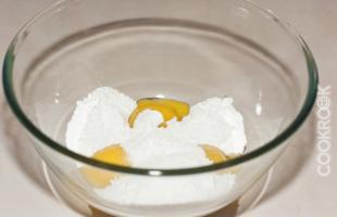 яичные желтки с сахарной пудрой