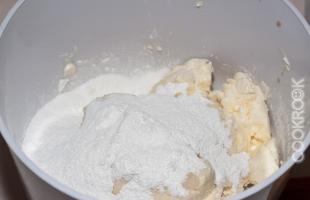 сыр маскарпоне с сахарной пудрой