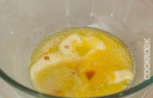 яичный желток с маслом и сахаром