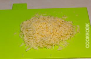 сыр моцарелла на крупной терке