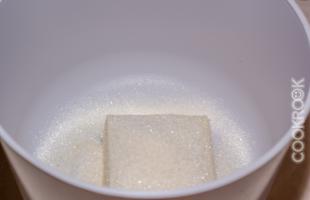 сливочной масло с сахаром