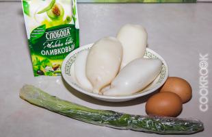 продукты для салата с кальмарами и яйцом