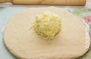 дрожжевое тесто с сыром сулугуни