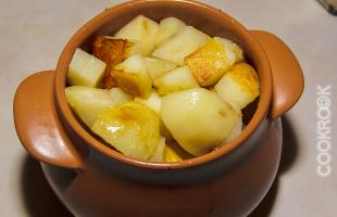 картофель в горшочке