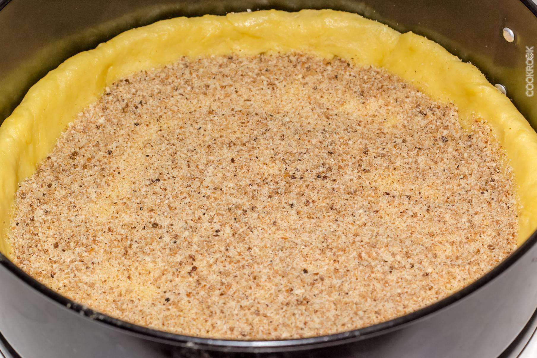 Песочно сметанное тесто рецепты. Сметанный пирог на Песочном тесте. Тесто песочно-сметанное для выпечки. Присыпать форму сухарями. Песочное тесто из сметаны для пирога.