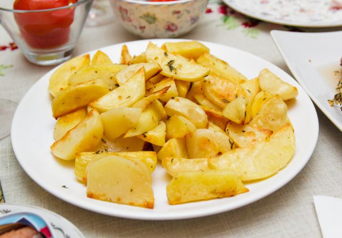 Картофель дольками в духовке